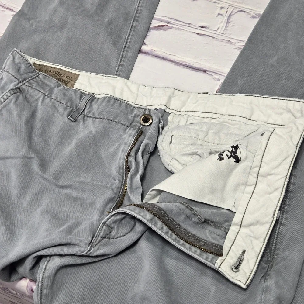 Levi Strauss & Co Mens Chino Pants Gray Straight Leg 36x30‎ Casual CW-3613